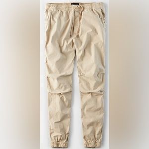 Mens American Eagle khaki Joggers. Size medium
